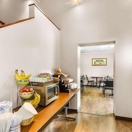 Rodeway Inn Gorham Bagian luar foto