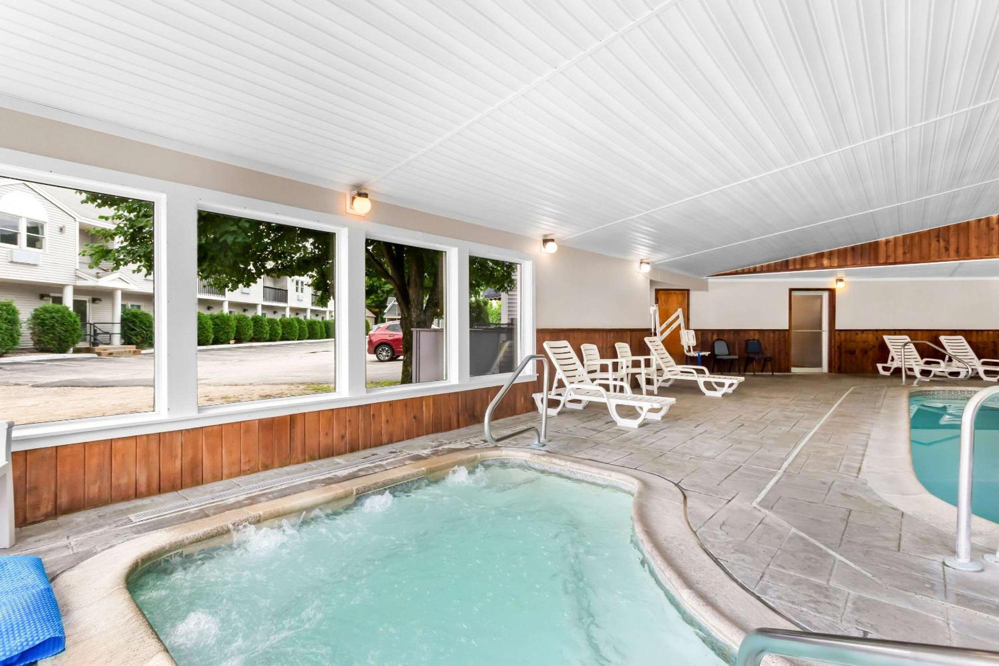 Rodeway Inn Gorham Bagian luar foto