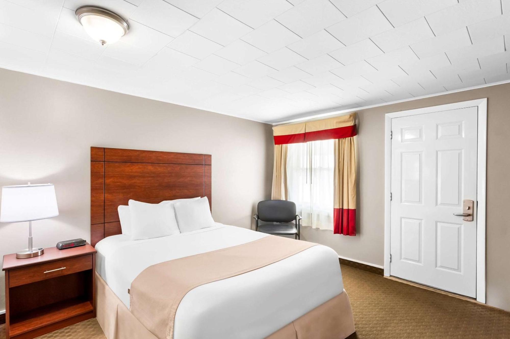 Rodeway Inn Gorham Bagian luar foto