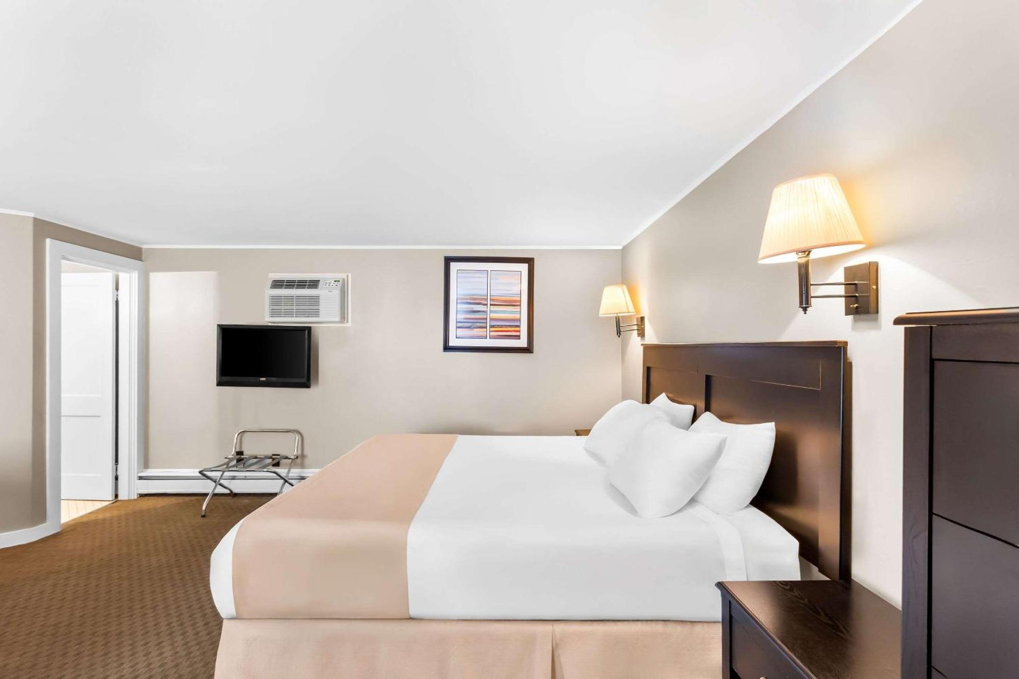 Rodeway Inn Gorham Bagian luar foto