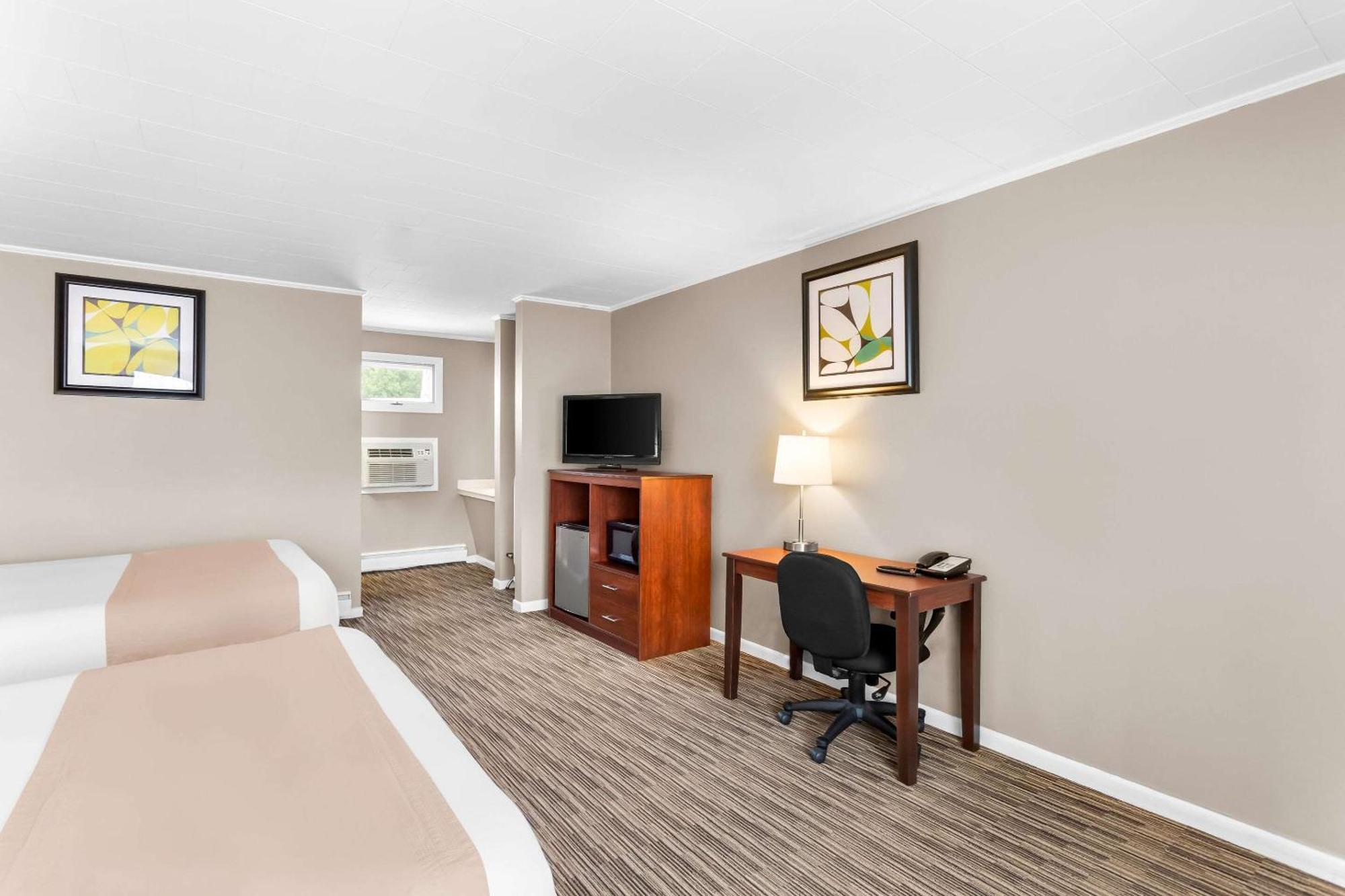 Rodeway Inn Gorham Bagian luar foto