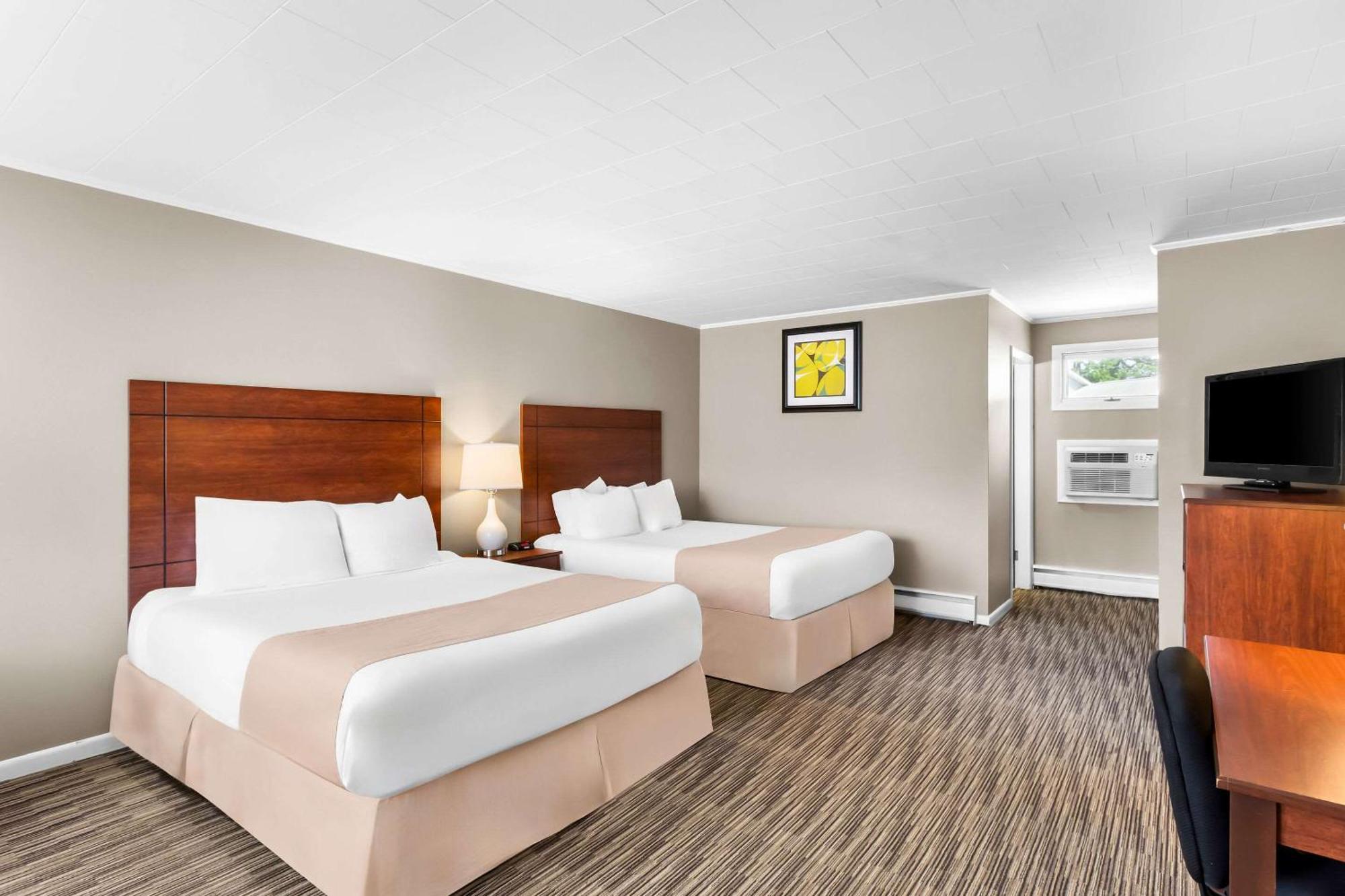 Rodeway Inn Gorham Bagian luar foto
