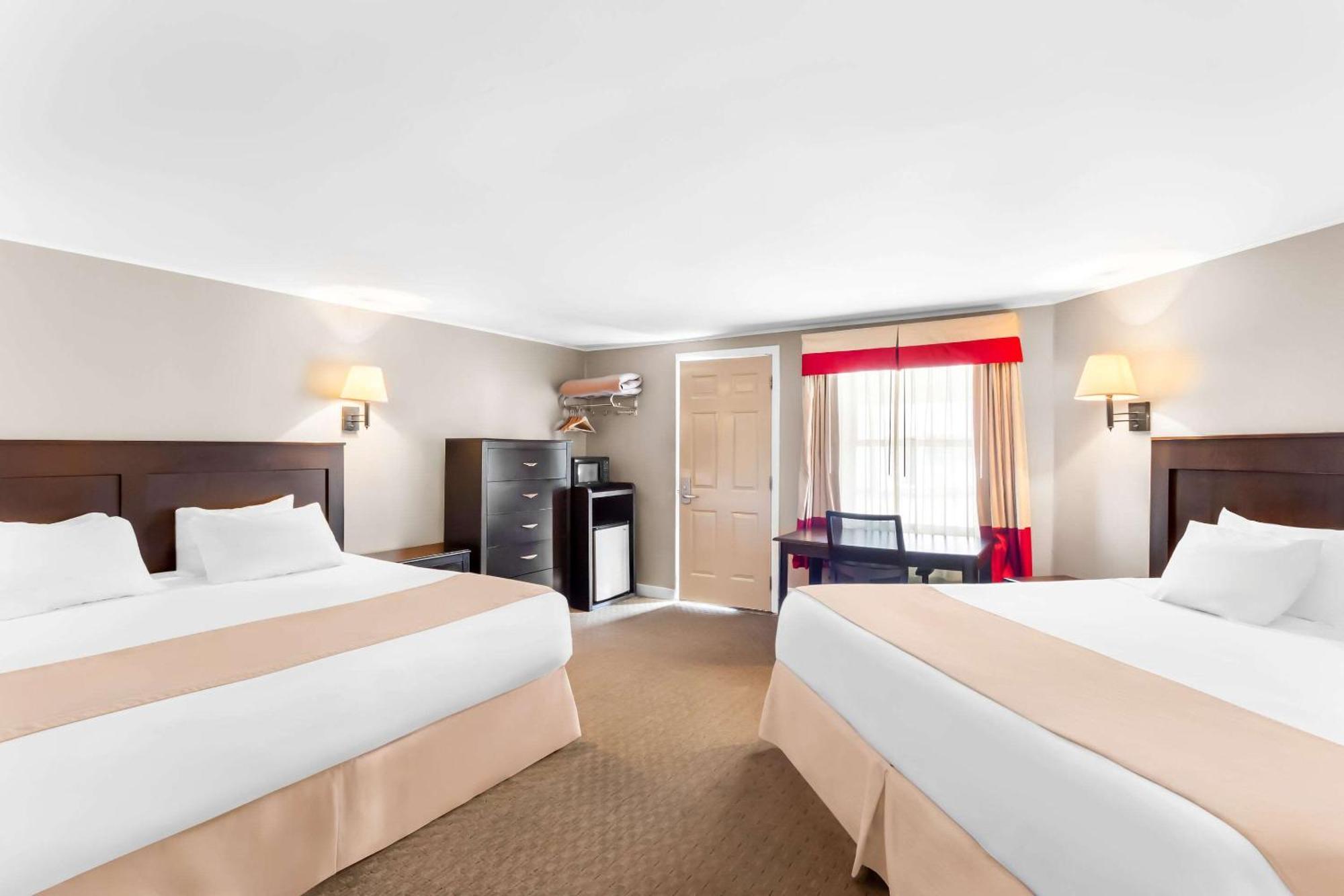 Rodeway Inn Gorham Bagian luar foto