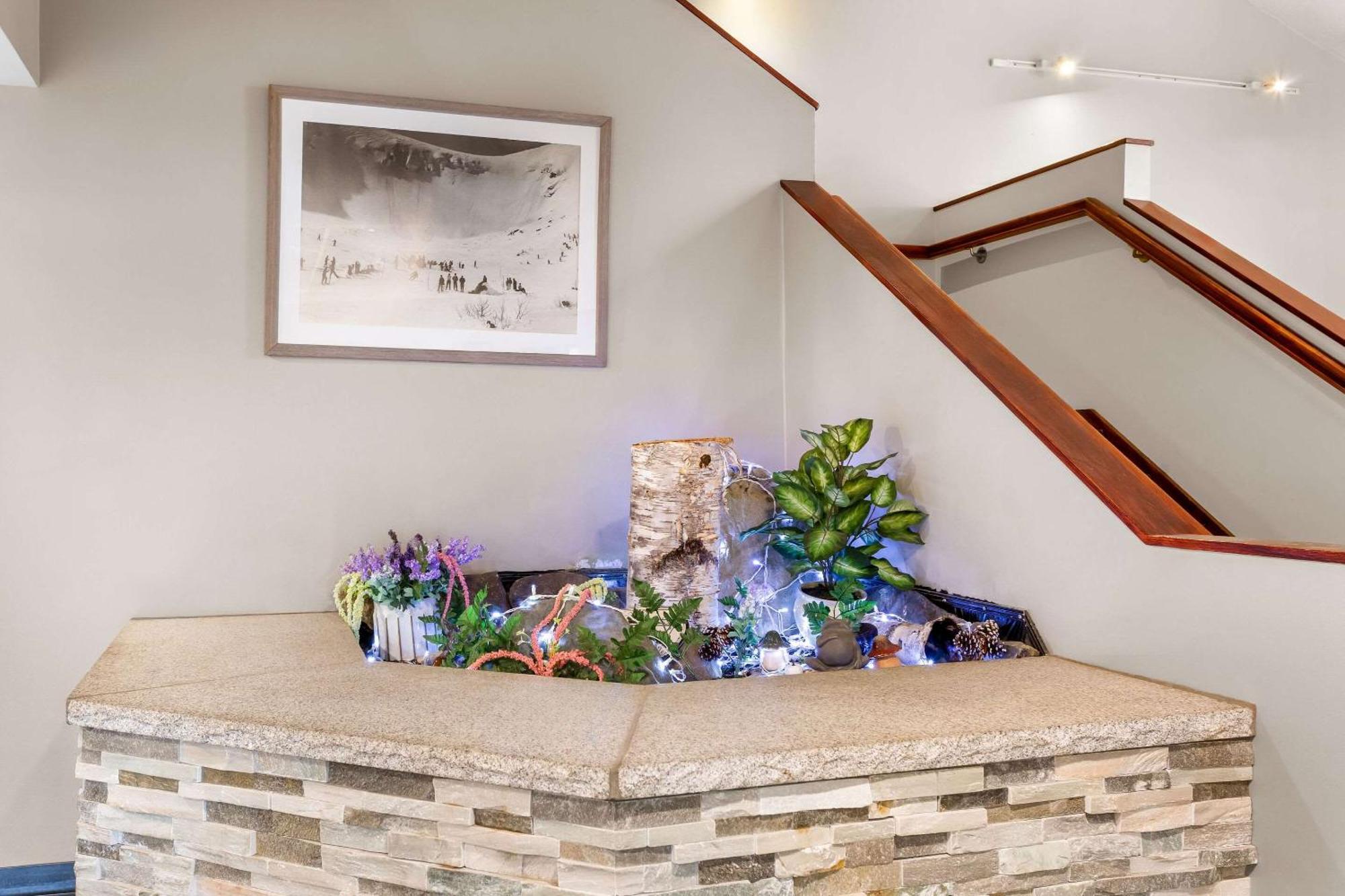 Rodeway Inn Gorham Bagian luar foto