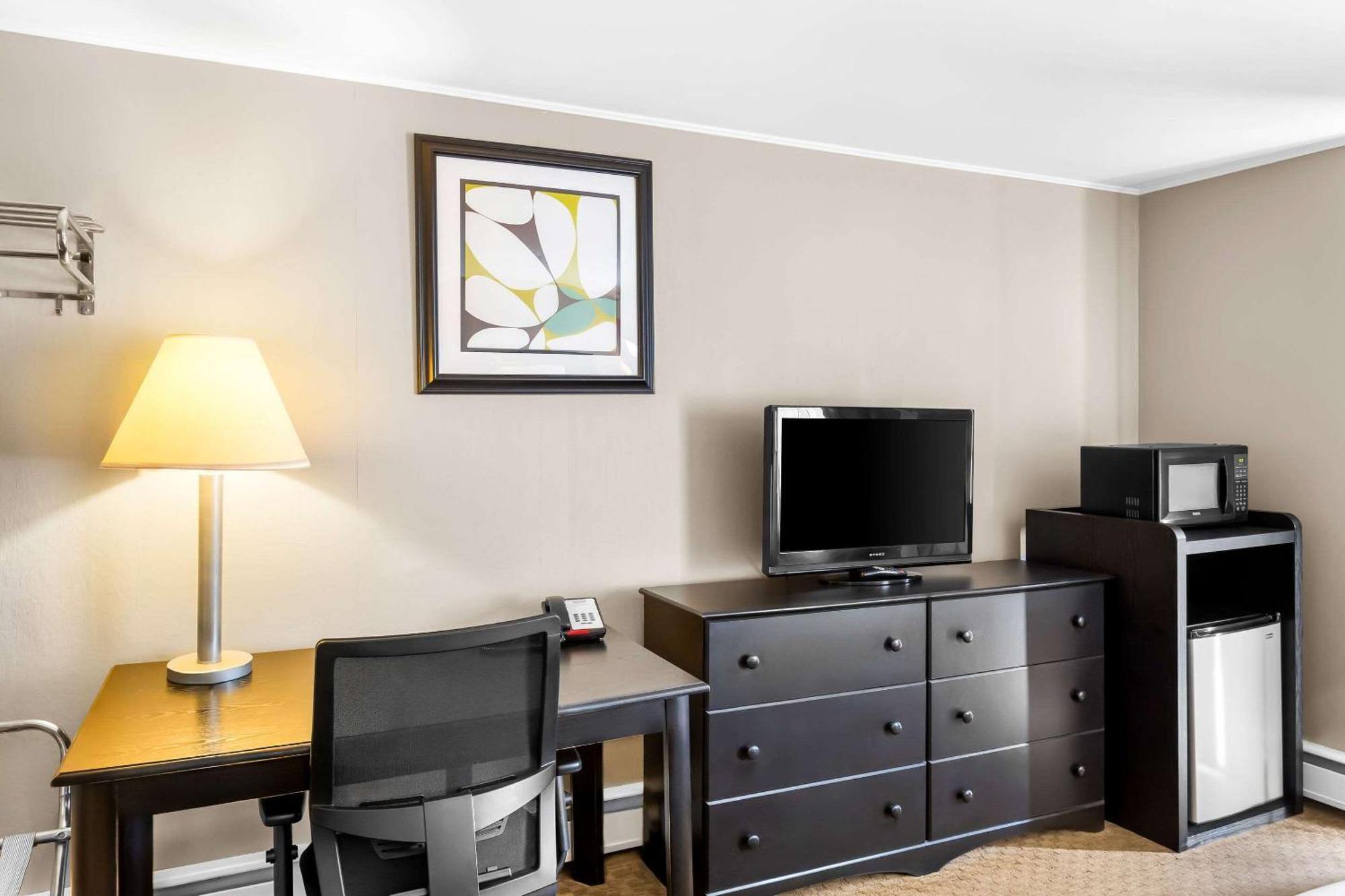 Rodeway Inn Gorham Bagian luar foto
