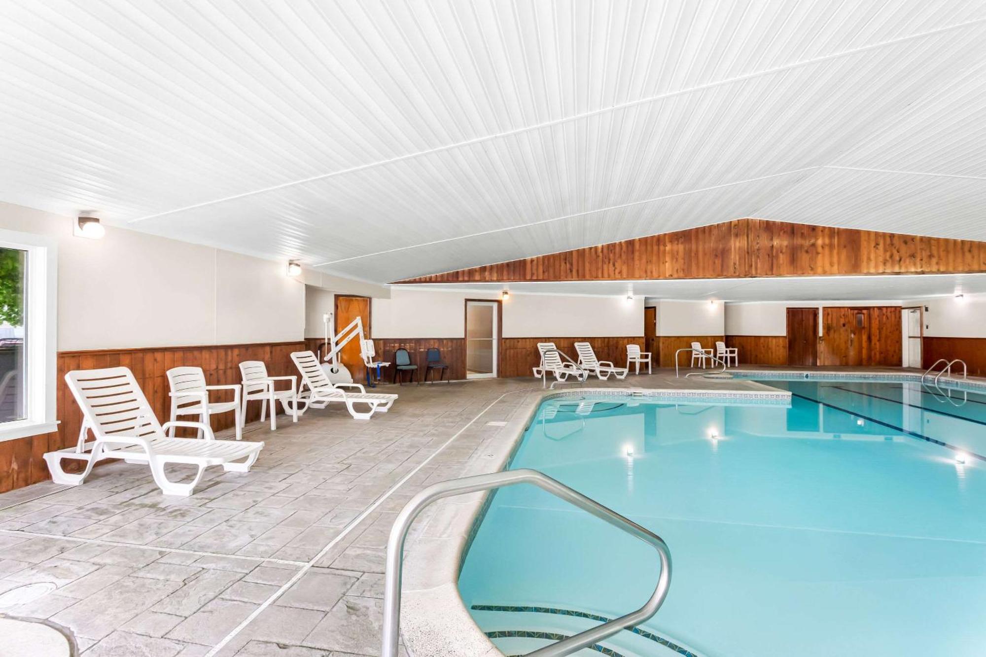 Rodeway Inn Gorham Bagian luar foto