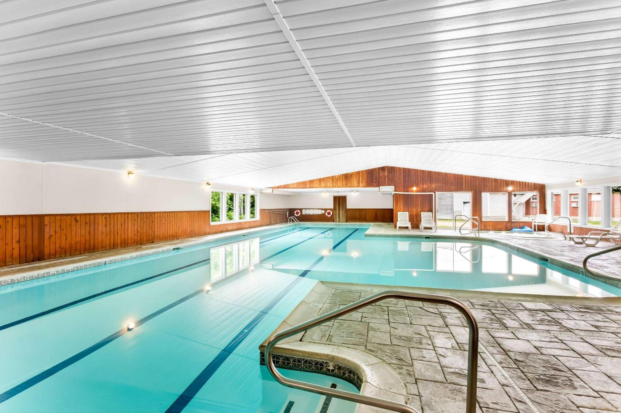 Rodeway Inn Gorham Bagian luar foto