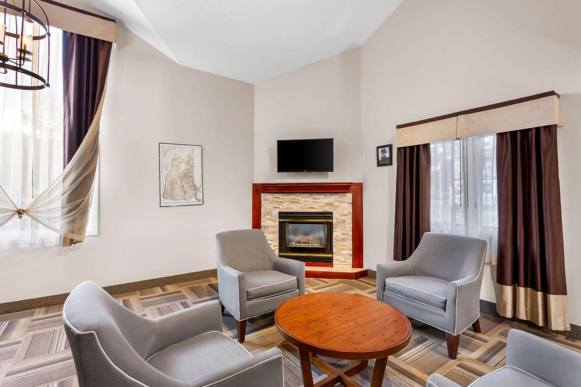 Rodeway Inn Gorham Bagian luar foto