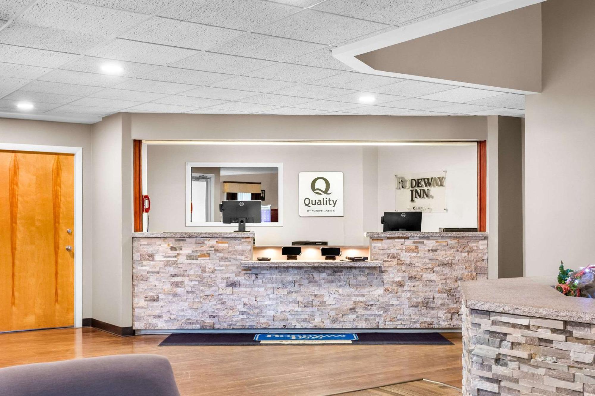 Rodeway Inn Gorham Bagian luar foto